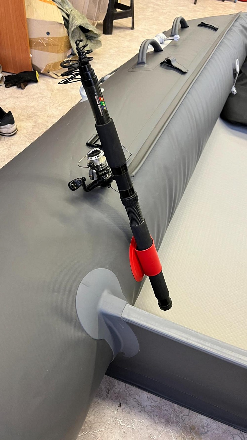 Держатель спиннинга из ПВХ (Красный) купить по выгодной цене 350 руб. в магазине RiverMart.ru